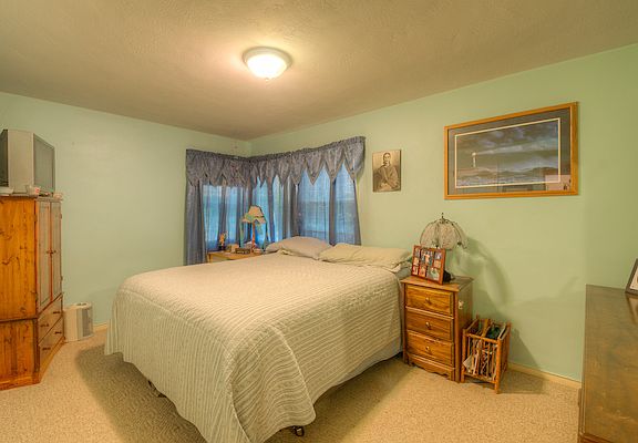 5th image of 962 Waggoner Rd