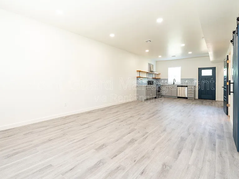 2885 N Oliver St — Photo 37