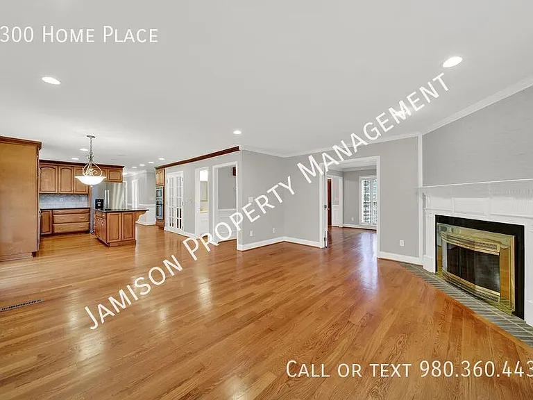 1300 Home Pl — Photo 7