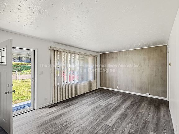 4th image of 1704 Lenland Ave