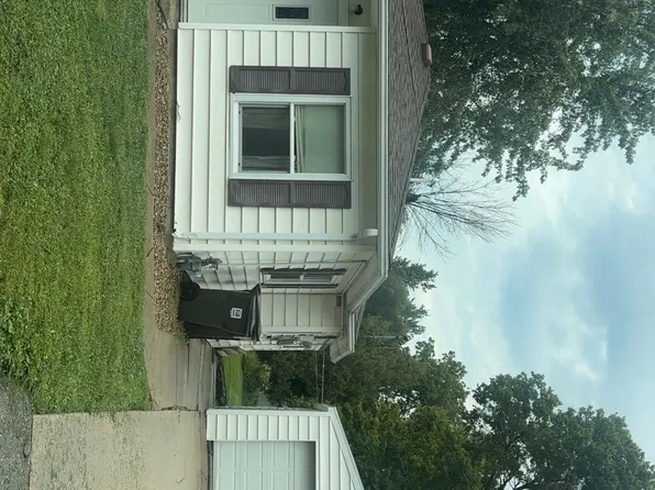 1125 Bertchwood St, Cedar Falls, IA 50613
