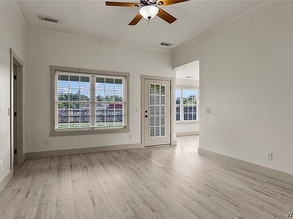 2nd image of 18493 Thoroughbred Dr