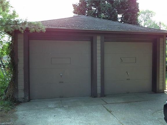 3rd image of 2216 Lyon Blvd