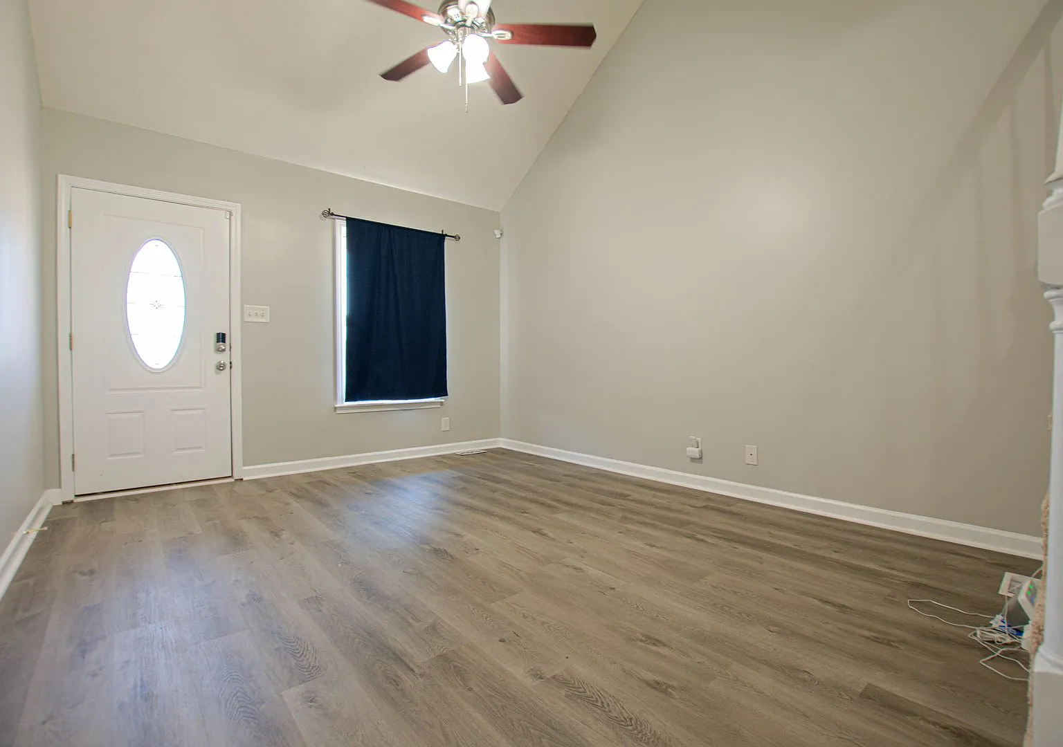 Pet Friendly Three Bedroom with Bonus! — Photo 2