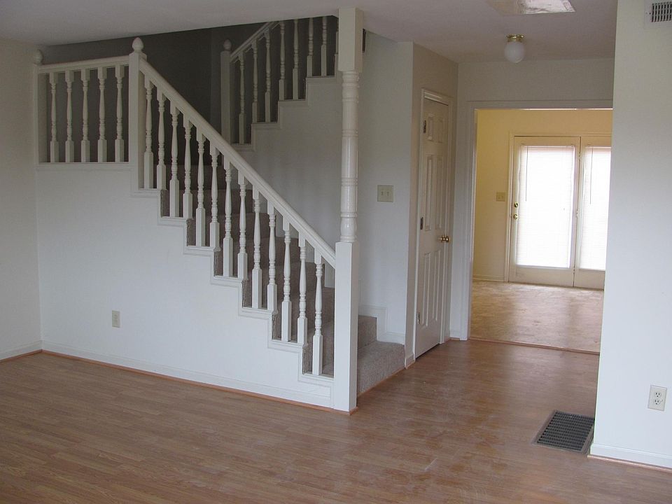 2nd image of 114 Willow Creek Dr #114