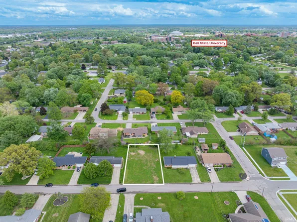1808 N Winthrop Rd, Muncie, IN 47304