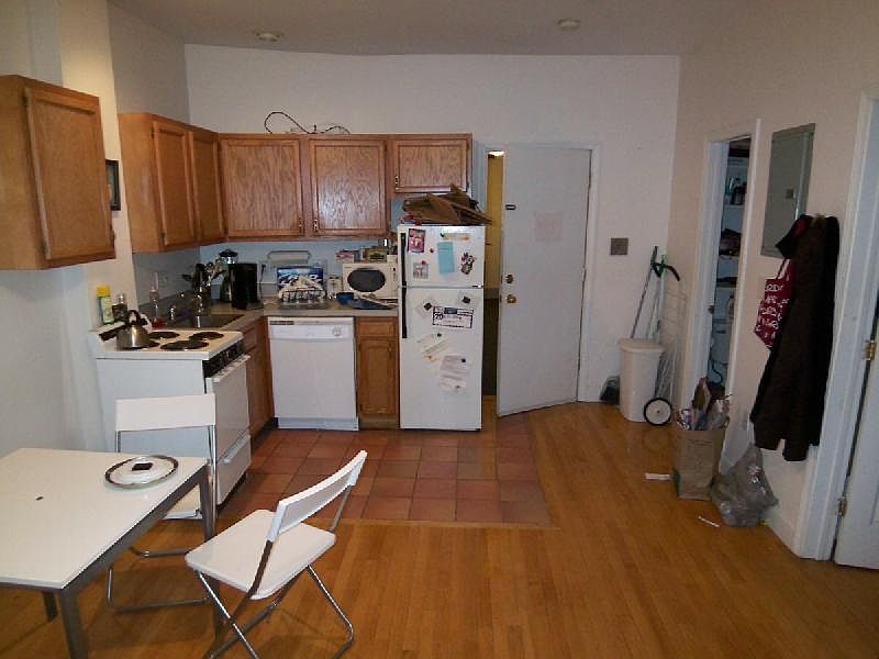 2nd image of 67 Symphony Rd APT 204D