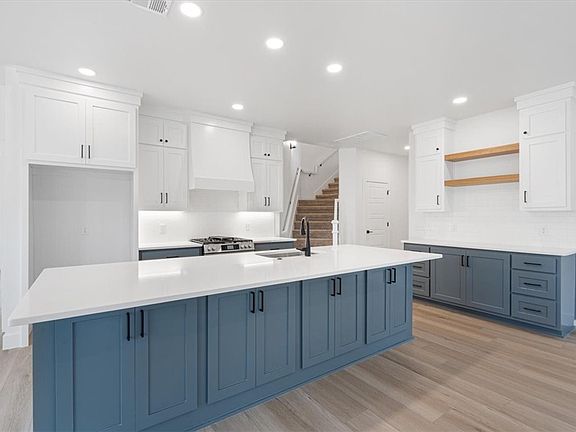 3rd image of 34 Dinton St
