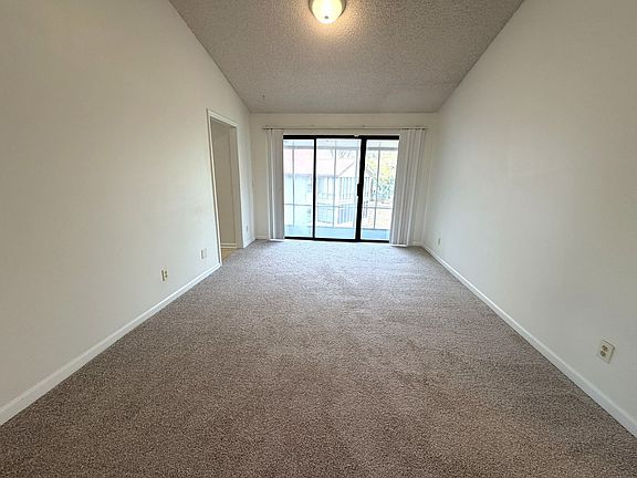 5th image of 902 Wood Hill Dr