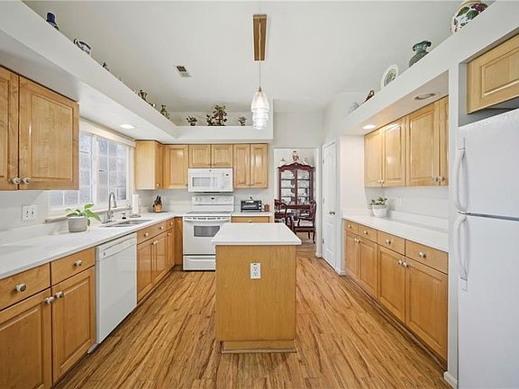4th image of 2909 Elmore St