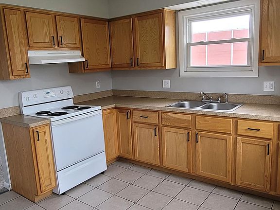 4th image of 952 E 216th St