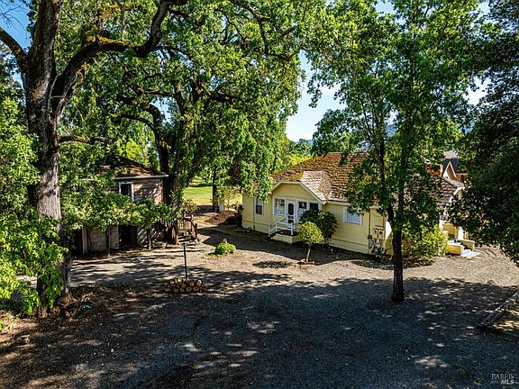 4th image of 399 Zinfandel Lane