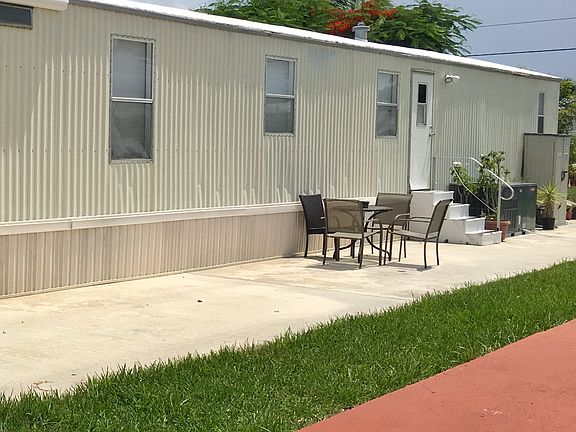 2nd image of 28501 SW 152nd Ave Lot 210