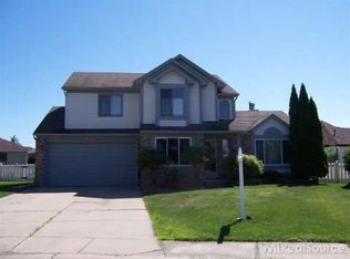 46529 Heathmoor Dr, Chesterfield, MI 48051