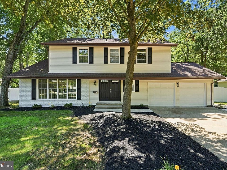 1st image of 8 Villanova Ct