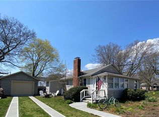 30 Saunders Dr, Niantic, CT 06357