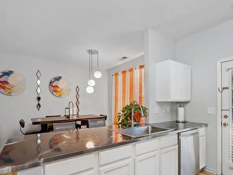 7148 Abbotts Glen Dr — Photo 13