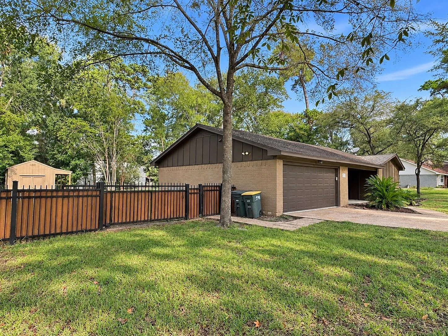 3 bed, 2.0 bath, 1576 sqft, $2,000 — Photo 3
