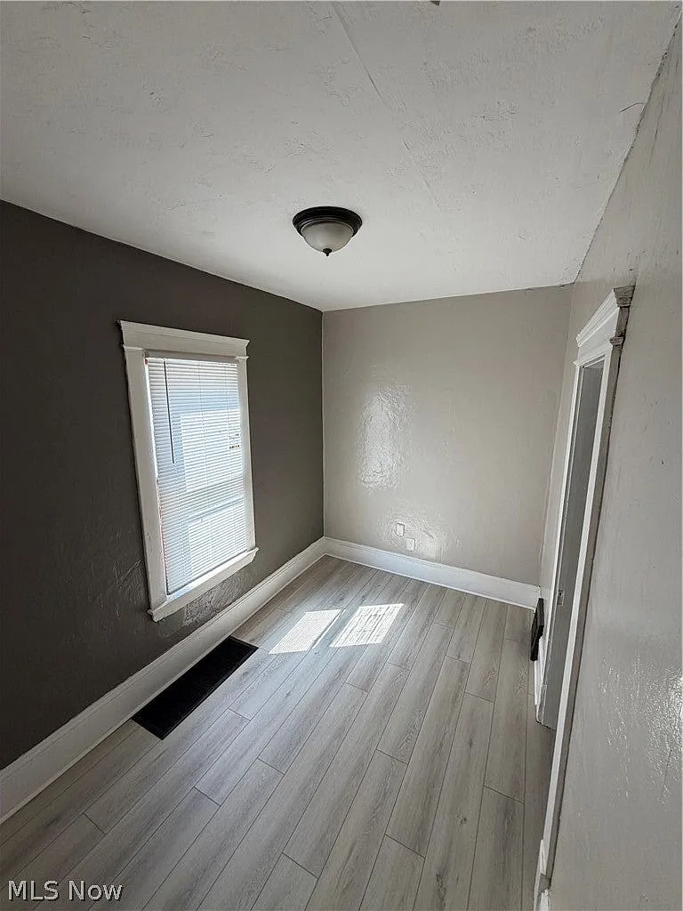 2 bed, $1,100 — Photo 4