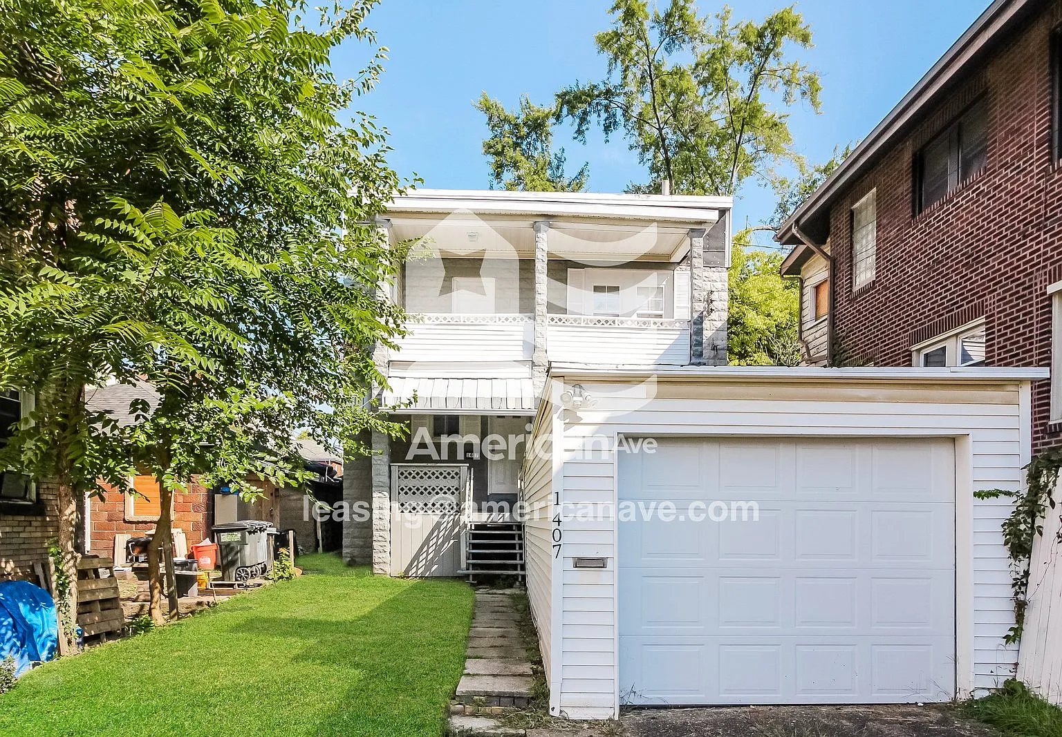 3 bed, 1.5 bath, 1196 sqft, $1,220 — Photo 1