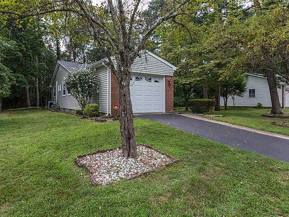 3rd image of 20 Bowie Dr