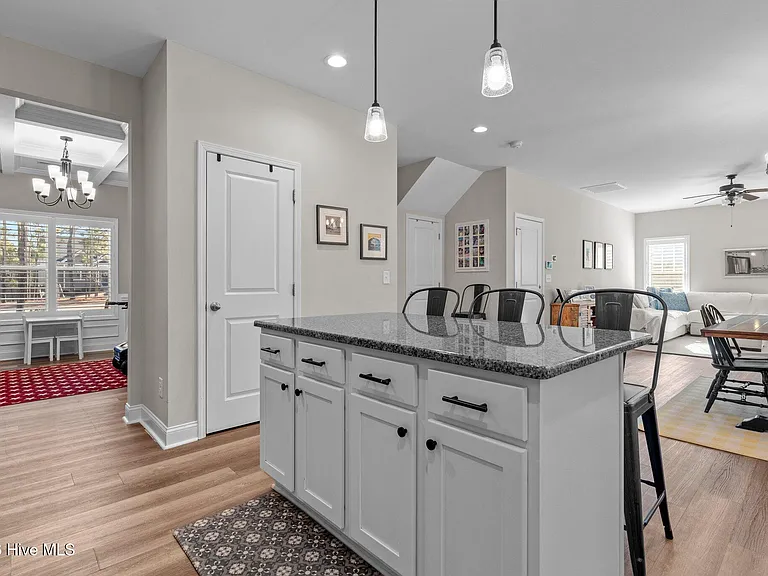 451 Gretchen Rd — Photo 15