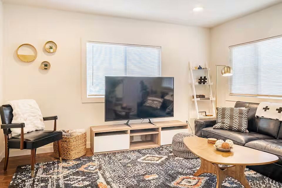 1st image of 5506 NE Hoyt St