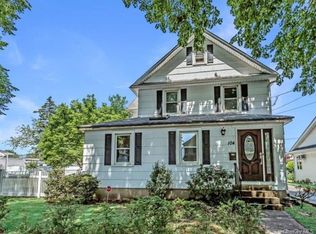 104 Sheridan Ave, Williston Park, NY 11596