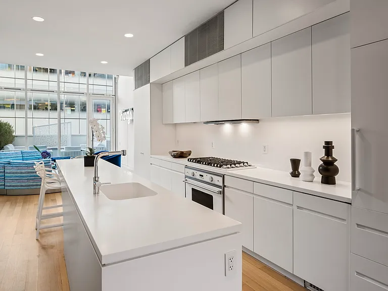 524 W 19th St #1 — Photo 3