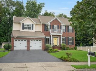 6 Country Meadows Ln, Boonton, NJ 07005