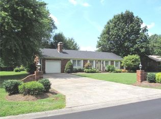 1901 Gatesborough Cir, Murray, KY 42071