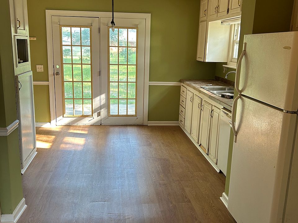 2nd image of 209 Wise Dr