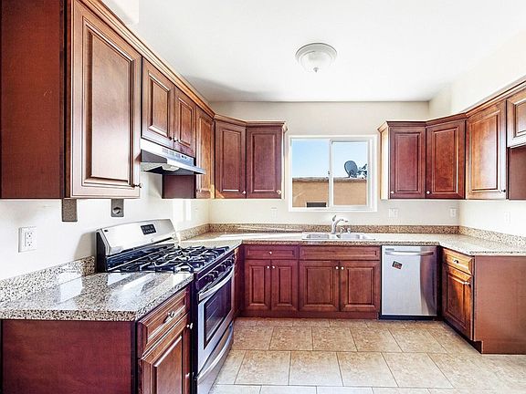 2nd image of 14161-14163 Delano St #14161-3