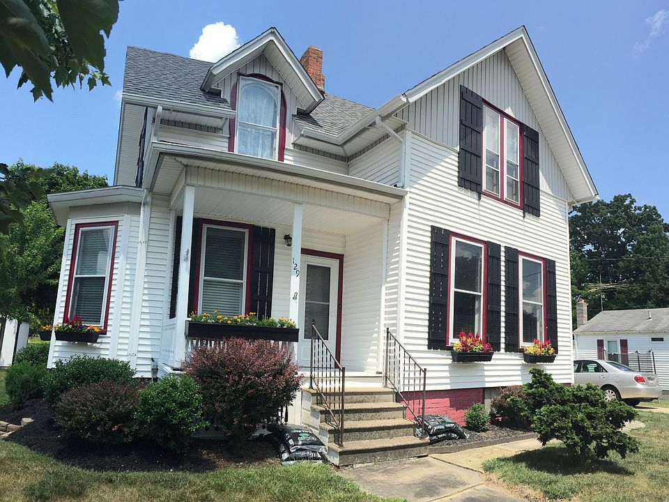 1st image of 129 Pleasant St