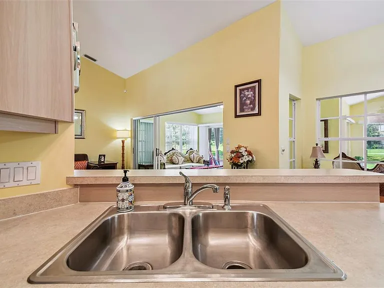 12728 Flamingo Pkwy — Photo 16