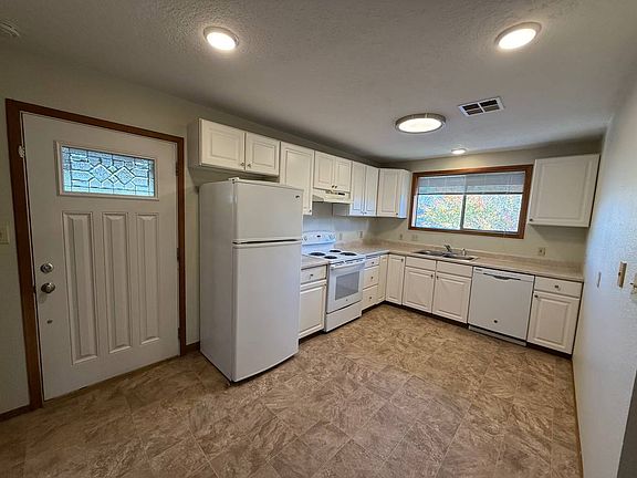 4th image of 380 E Arlington St #2