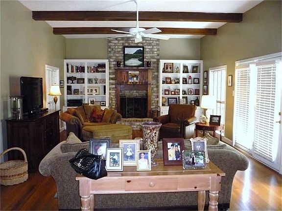 3rd image of 4214 Meadowbank Dr