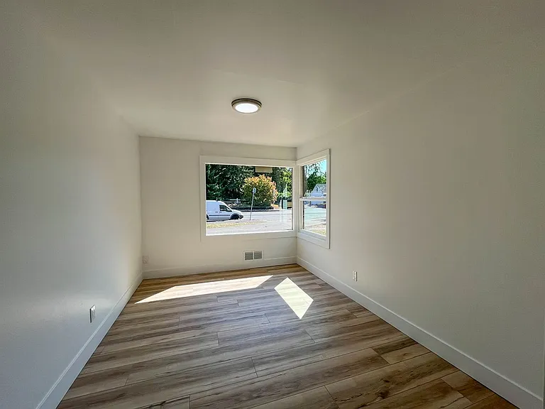 315 NE 148th Ave — Photo 37