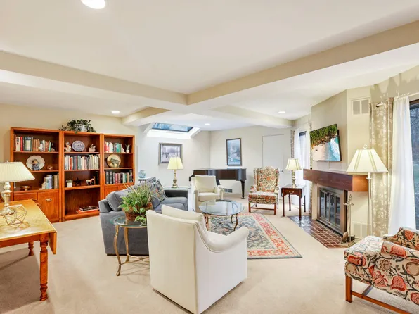 162 Denison Dr, Granville, OH 43023