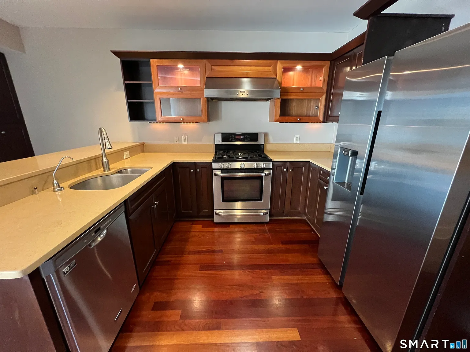 2 bed, 2.0 bath, 2100 sqft, $3,300 — Photo 4