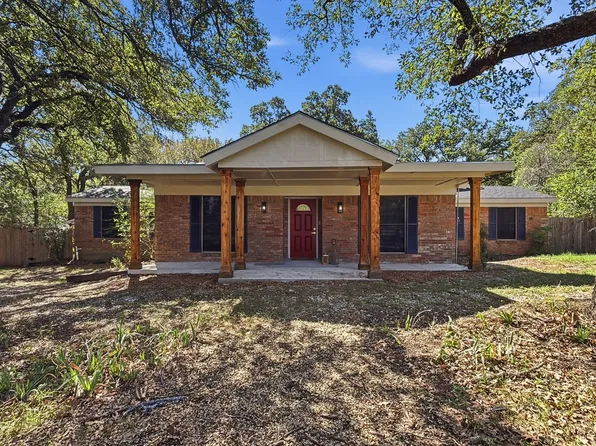 1004 Lakeview Dr, Joshua, TX 76058