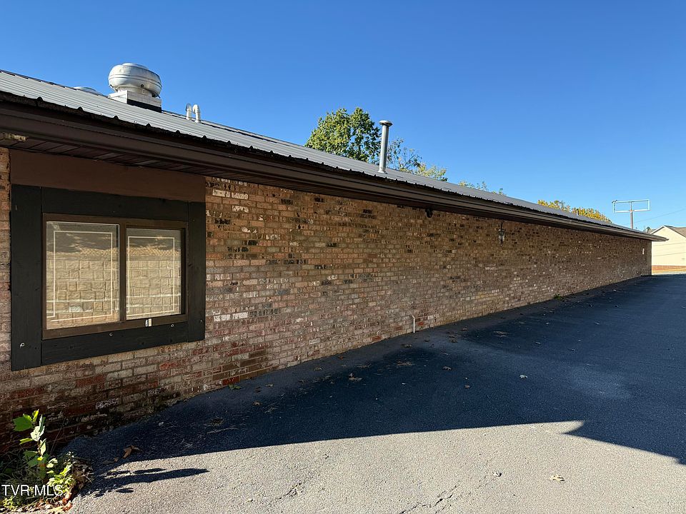 1st image of 1801 W Lakeview Dr #0