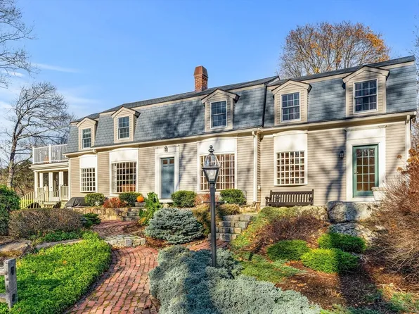 8 Preston Pl, Beverly, MA 01915