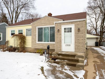 23066 Ithaca St, Oak Park, MI, 48237