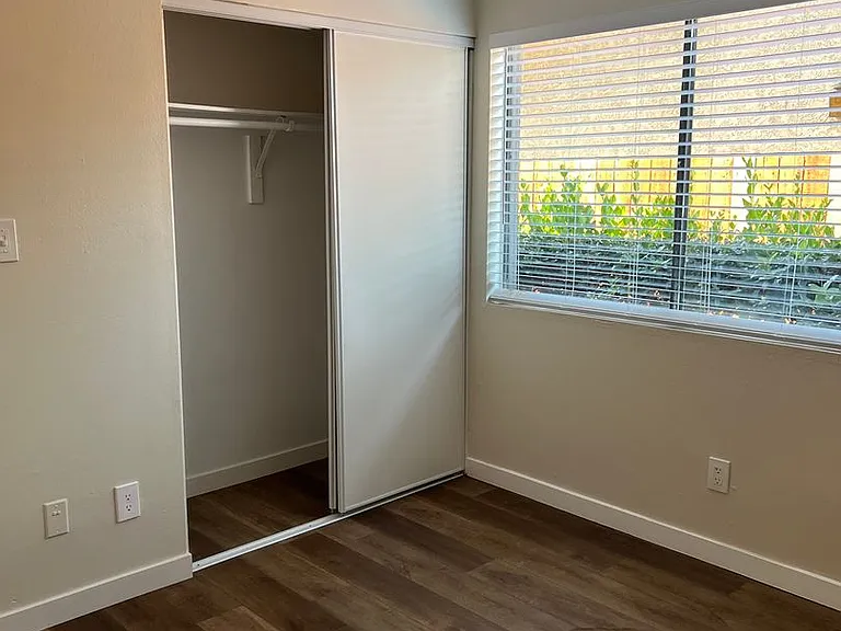 2810 E South St — Photo 12