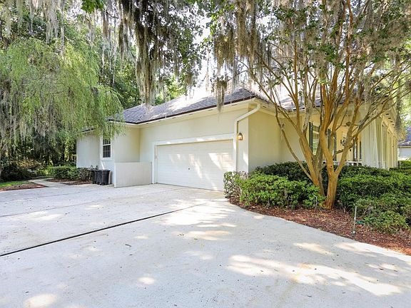 3rd image of 2473 Country Club Blvd