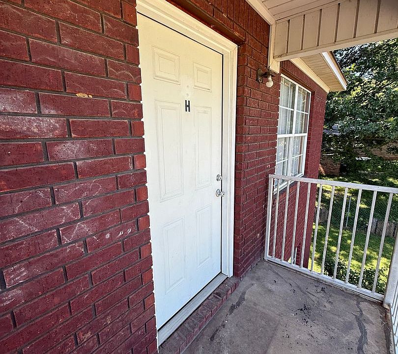1st image of 304 Cole St #H
