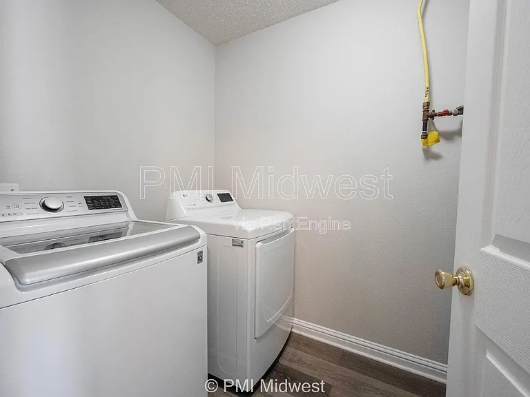 859 Runnymede Dr — Photo 26