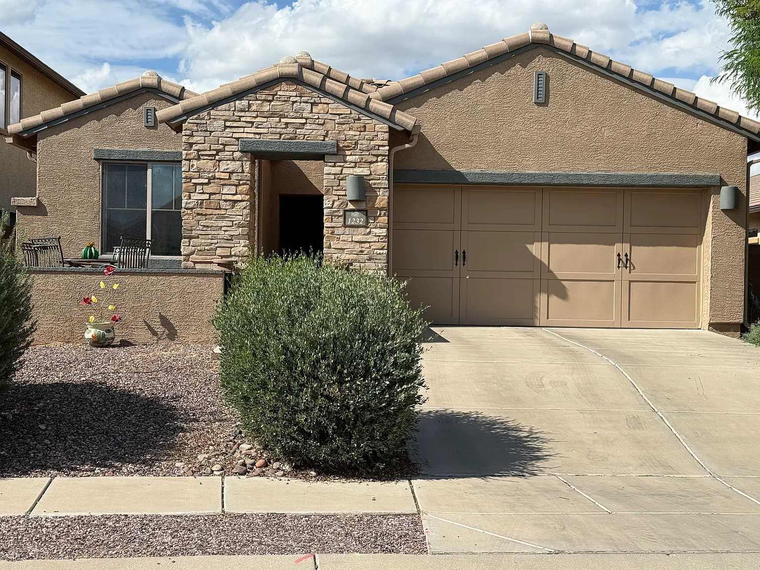 4 bed, 2100 sqft, $2,500 — Photo 1
