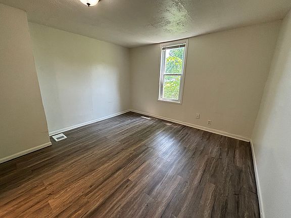 5th image of 932 York Ave